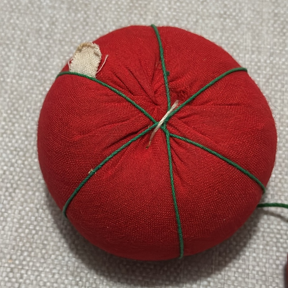 Vintage “Tomato” Pin Cushion - Picture 4 of 7